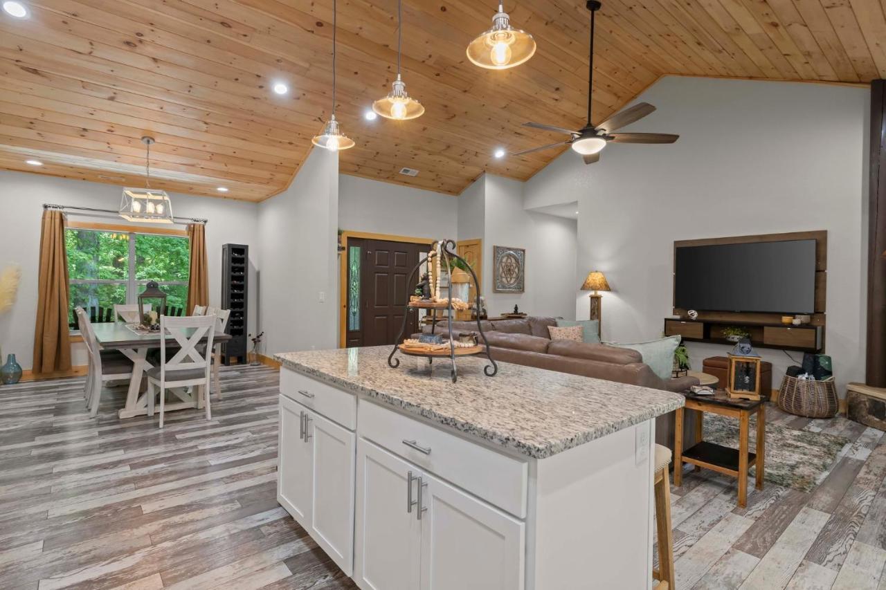 Stunning Views, Superb Atmosphere, Modern Amenities, In The Middle Of Nature Bryson City Bagian luar foto