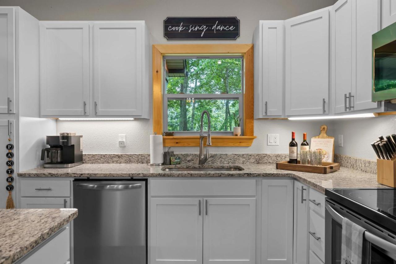 Stunning Views, Superb Atmosphere, Modern Amenities, In The Middle Of Nature Bryson City Bagian luar foto